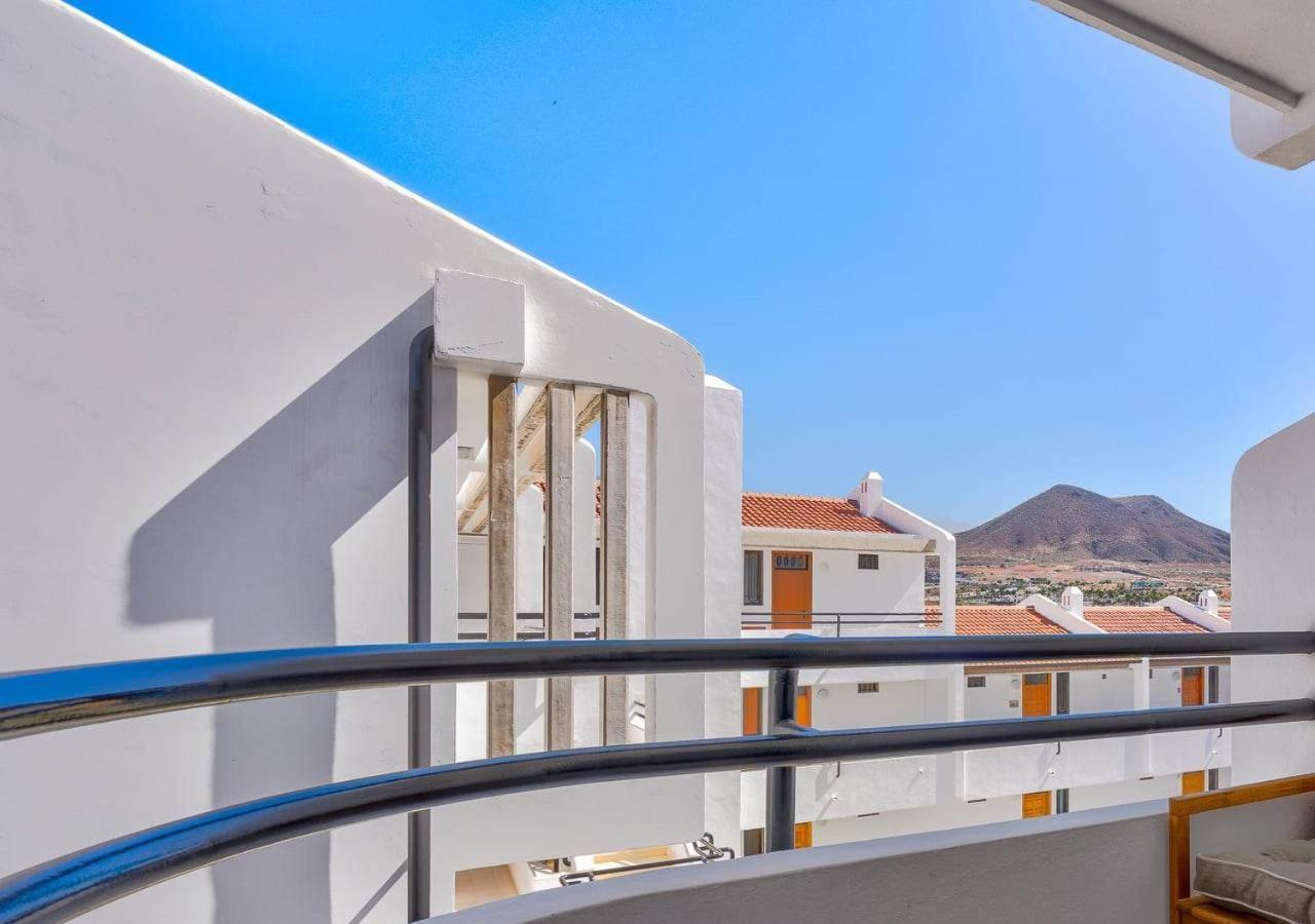 Stylish Flat And Pool With 3 Rooms, Sleeps 6, Los Cristianos لوس كريستيانوس المظهر الخارجي الصورة