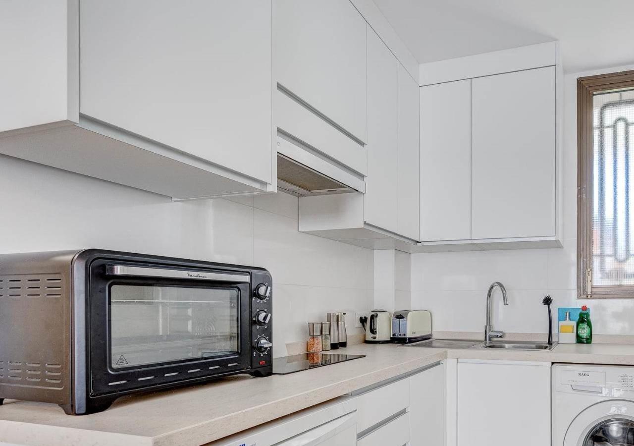 Stylish Flat And Pool With 3 Rooms, Sleeps 6, Los Cristianos لوس كريستيانوس المظهر الخارجي الصورة